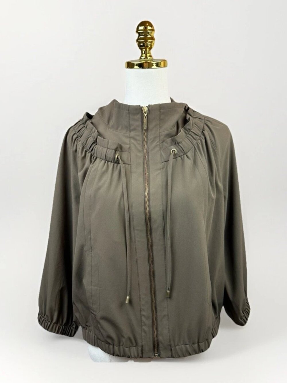 NWT Chico’s Zenergy Zip Front Jacket Olive Green Size 1 Lightweight 3/4 Sleeve